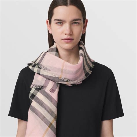 burberry tuch fake pink